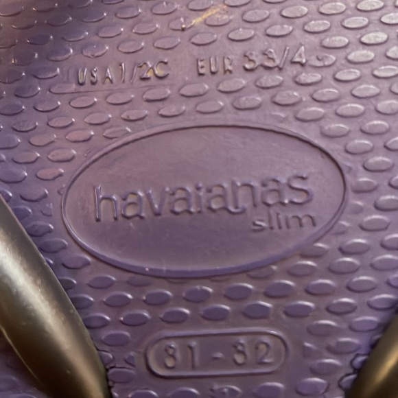 2 sets of Havana’s flip flops! Super cute! A bit worn but a lot of life left! - Picture 3 of 7